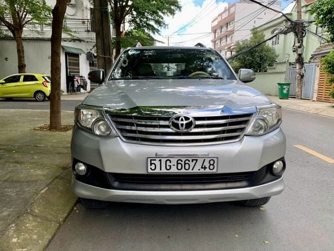 Chính chủ bán xe Toyota Fortuner bản V số tự động