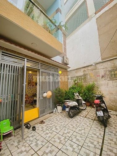 Nhà 7.9 tỷ ngang 5m x 10m trệt 3 lầu Phú Nhuận, Nguyễn Văn Trỗi 4PN