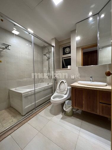 Gia đình bán CH Lữ Gia Plaza 100m2, 3PN, 2WC, có SH Giá: 4.6 tỷ còn TL