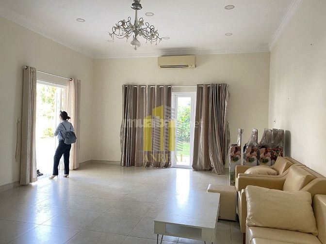 Cho Thuê Biệt Thự Trần Não 550m2 Sân Vườn - Hồ Bơi Giá 70 Triệu