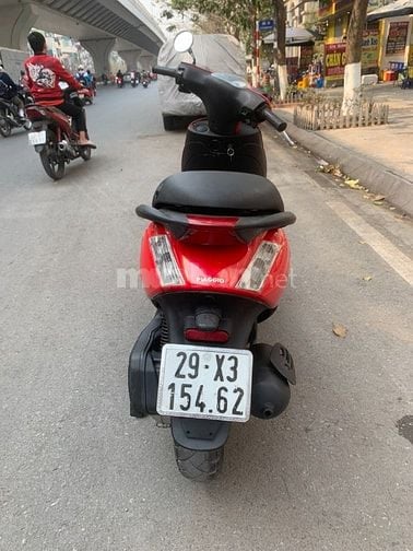 Cần bán xe Piaggio ZiP 100cc màu đỏ cờ, xe cực đep, máy êm ru, giấy tờ