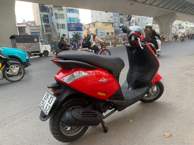 Cần bán xe Piaggio ZiP 100cc màu đỏ cờ, xe cực đep, máy êm ru, giấy tờ