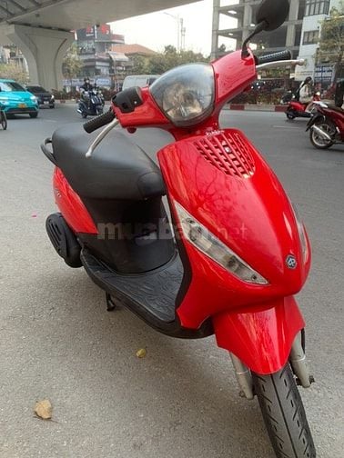 Cần bán xe Piaggio ZiP 100cc màu đỏ cờ, xe cực đep, máy êm ru, giấy tờ