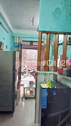 [Q1025] Nhà 4 tầng Ba Tháng Hai, quận 10. (2PN). 2,5 x 8m, chỉ 3,x T