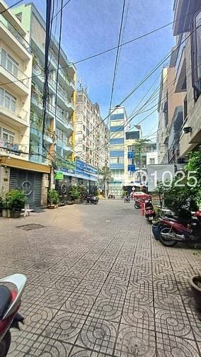 [Q1025] Nhà 4 tầng Ba Tháng Hai, quận 10. (2PN). 2,5 x 8m, chỉ 3,x T