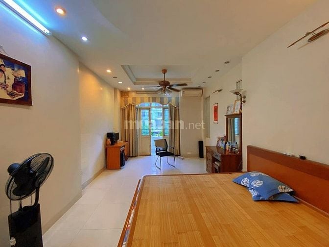 Bán nhà Mạc Thái Tổ, Cầu Giấy, Hà Nội. 40m2, sổ vuông, nhỉnh 14 tỷ