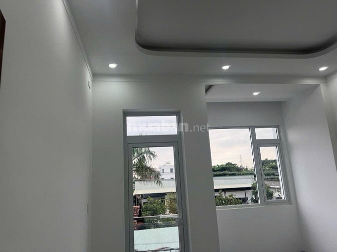 Nhà 1 Trệt 2 Lầu - Đổ Kiên Cố - SHR TC