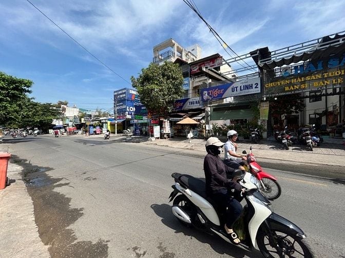 Bán nhà Mặt Tiền Lã Xuân Oai, Tăng Nhơn Phú A, Ngang khủng 10m.