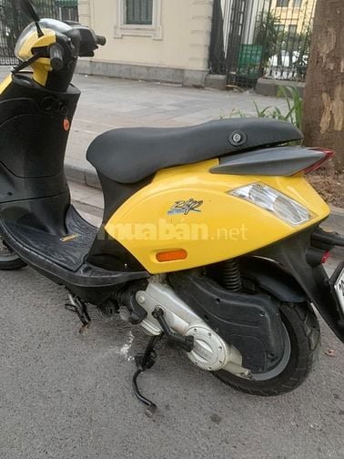 Cần bán xe Piagio zip 100cc màu vàng biển 30L6, xe đep, chạy bốc