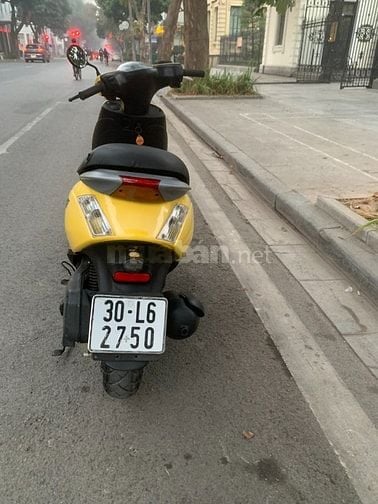 Cần bán xe Piagio zip 100cc màu vàng biển 30L6, xe đep, chạy bốc