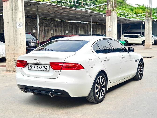 Jaguar XE 2.0T model 2016 nhập anh quốc