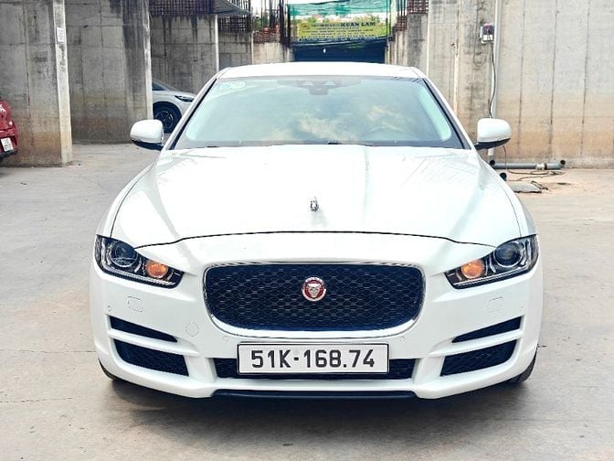 Jaguar XE 2.0T model 2016 nhập anh quốc