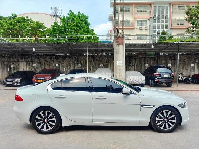 Jaguar XE 2.0T model 2016 nhập anh quốc