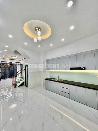 ÂU DƯƠNG LÂN QUẬN 8 GIÁP QUẬN 1 HẺM Ô TÔ 4M 60M2 4 TẦNG MỚI TINH