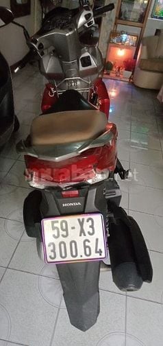 Bán 01 xe Honda Airblade màu đỏ đen, năm 2018