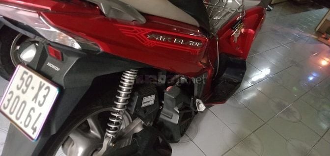 Bán 01 xe Honda Airblade màu đỏ đen, năm 2018