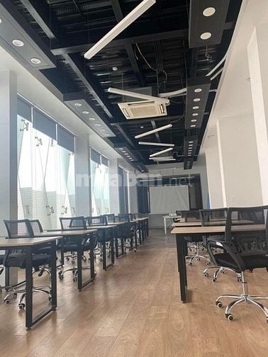 Cho thuê mặt bằng rộng 320m2 trên tầng 3 tòa nhà đường Bạch Đằng