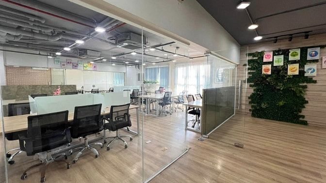 Cho thuê nguyên một sàn tầng 5 rộng 320m2 tòa nhà mặt đường Lê Hồng Ph