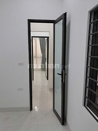 Nhà 3 mặt thoáng, 35.2m2, 3 tầng  ( gần trường Kinh tế,BK, Xây dựng )