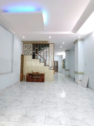 Giá Rẻ,Ngay Vòng xoay Âu Cơ,Gần CX Lữ Gia,Ngang 5m,3 Tầng,Vuông Vức