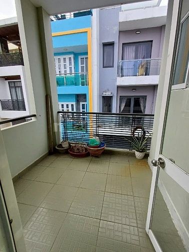 Giá Rẻ,Ngay Vòng xoay Âu Cơ,Gần CX Lữ Gia,Ngang 5m,3 Tầng,Vuông Vức