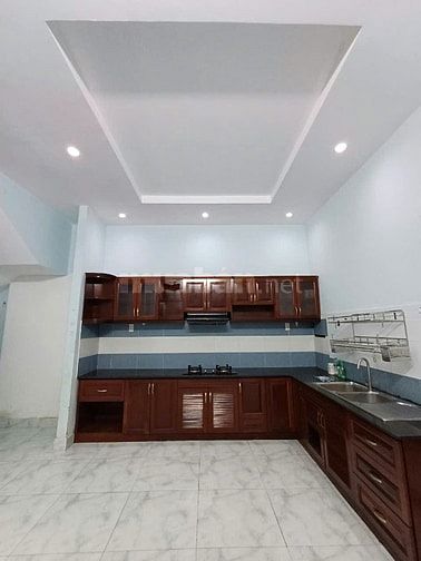 Giá Rẻ,Ngay Vòng xoay Âu Cơ,Gần CX Lữ Gia,Ngang 5m,3 Tầng,Vuông Vức