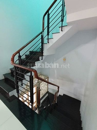 Giá Rẻ,Ngay Vòng xoay Âu Cơ,Gần CX Lữ Gia,Ngang 5m,3 Tầng,Vuông Vức