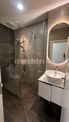 CHO THUÊ NHÀ 2 MẶT TIỀN 444 NGUYỄN ĐÌNH CHIỂU, QUẬN 3. DT 4x20m,5 tần