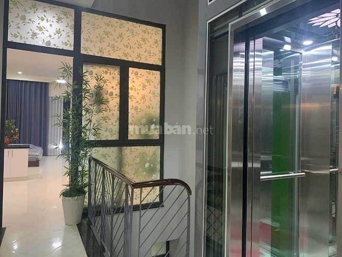 Cho thuê căn hộ ngõ 210 Đội Cấn, 100m2, 2 ngủ, full đồ