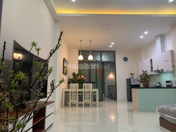 Cho thuê căn hộ ngõ 210 Đội Cấn, 100m2, 2 ngủ, full đồ