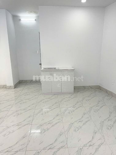 Phòng trống mới rộng 30m2 cửa sổ trời Út Tịch Tân Bình chỉ 4 triệu200k