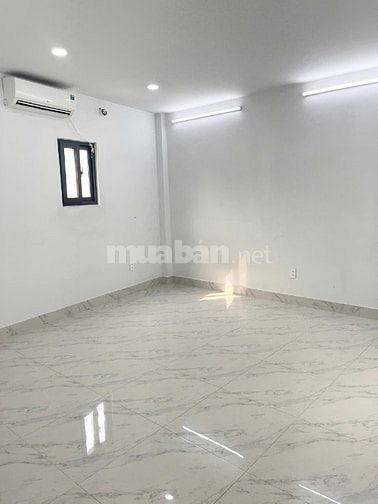 Phòng trống mới rộng 30m2 cửa sổ trời Út Tịch Tân Bình chỉ 4 triệu200k