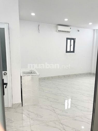 Phòng trống mới rộng 30m2 cửa sổ trời Út Tịch Tân Bình chỉ 4 triệu200k