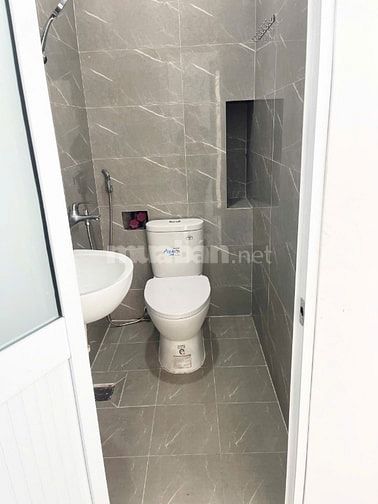 Phòng trống mới rộng 30m2 cửa sổ trời Út Tịch Tân Bình chỉ 4 triệu200k