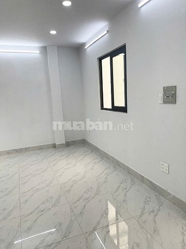 Phòng trống mới rộng 30m2 cửa sổ trời Út Tịch Tân Bình chỉ 4 triệu200k