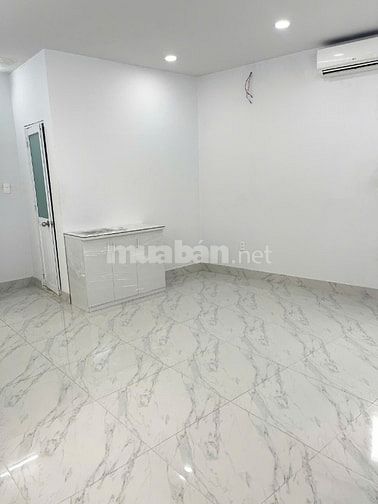 Phòng trống mới rộng 30m2 cửa sổ trời Út Tịch Tân Bình chỉ 4 triệu200k