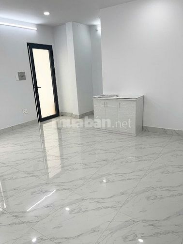 Phòng trống mới rộng 30m2 cửa sổ trời Út Tịch Tân Bình chỉ 4 triệu200k