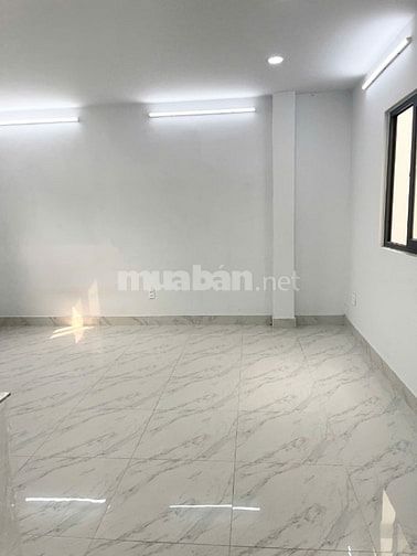 Phòng trống mới rộng 30m2 cửa sổ trời Út Tịch Tân Bình chỉ 4 triệu200k