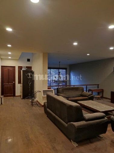 Hiếm! bán nhà phố Võ Thị Sáu DT 130 m2 x mặt tiền 9 m, Ô tô, view hồ