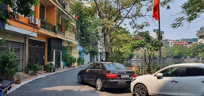 Hiếm! bán nhà phố Võ Thị Sáu DT 130 m2 x mặt tiền 9 m, Ô tô, view hồ