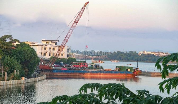 Cho thuê nhà mặt tiền nhìn ra sông, view sông Như Ý, Sông Hương