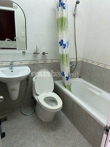 Cho thuê nhà Quận 1, Nguyễn Văn Nguyễn, 4x9m, lửng, 2 lầu, sân thượng