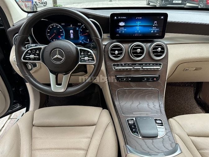  Mercedes GLC 200 4 Matic , sx 2020