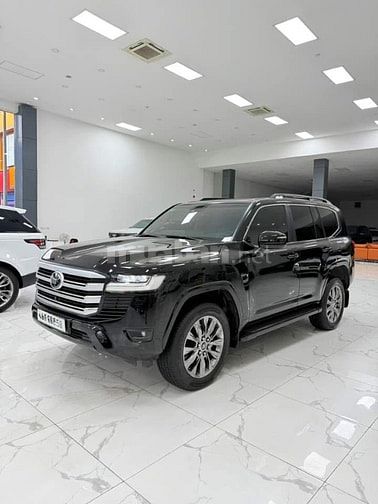 Toyota Land Cruiser LC300 sản xuất 2022, 1 chủ Hà Nội.