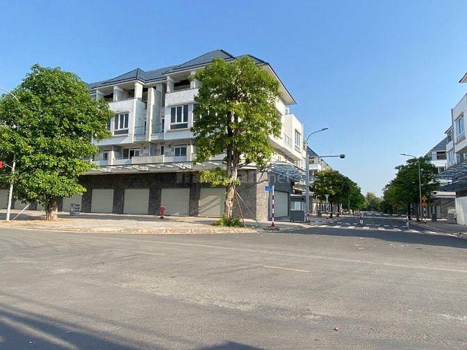 Bán căn shophouse mặt tiền khu biệt thự Văn Hoa Villas, đường Nguyễn V