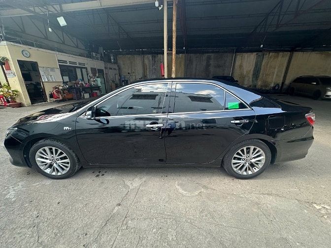 Bán Toyota Camry 2.5Q,sx năm 2018,màu đen