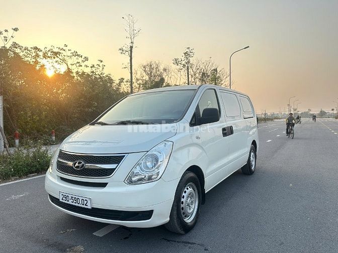 Bán Hyundai Starex tải van 3 chỗ đời 2011,máy dầu,số sàn