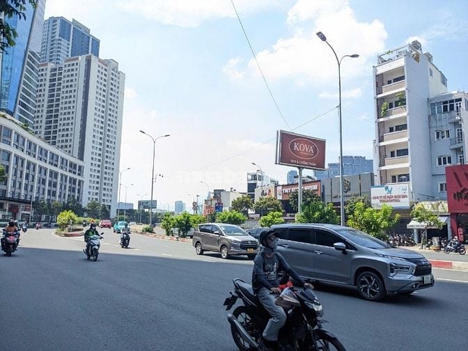 Bán Nhà Nguyễn Hữu Cảnh, P. 22, Quận Bình Thạnh. DT:  4,5x19m Giá 29T