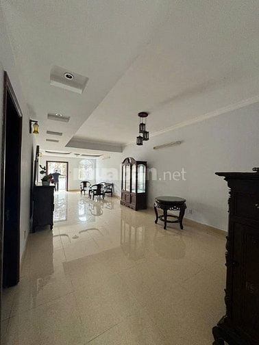 Biệt thự căn góc 4 tầng quận 7 ngang gần 20 m,Hơn 300 m2 thổ cư ,27 tỷ