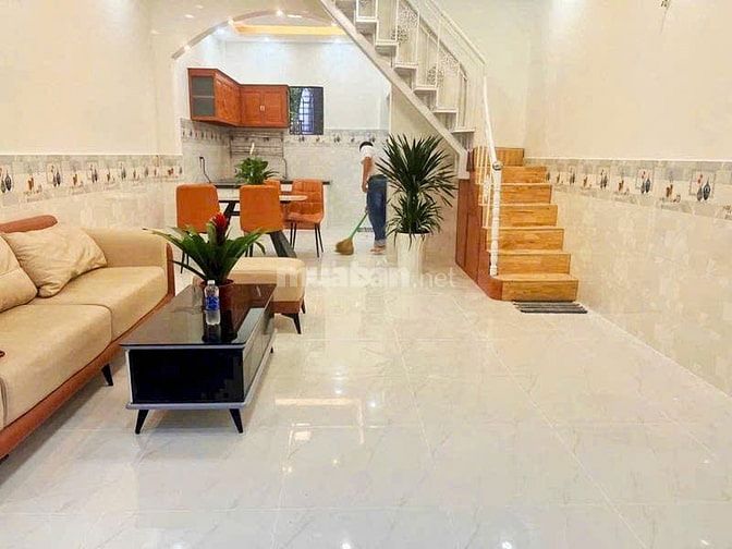 chủ nhà cần tiền bán gấp nhàQuận 12 đường Nguyễn Văn Quá 3.2 tỷ, 42m2